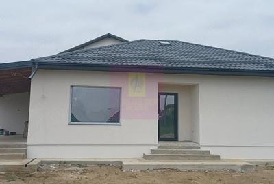 Casă cu Teren 400 Mp în Săbăreni
