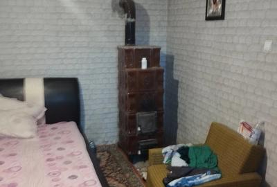 Casă cu 2 camere cu Teren 5500 Mp în Zlata