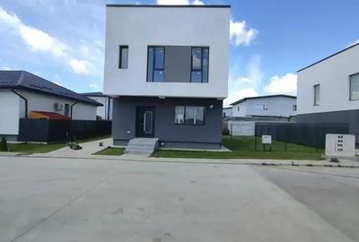 Casă cu 4 camere cu Teren 300 Mp în Tunari