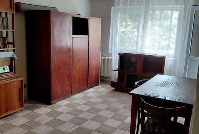 Apartament cu 2 camere decomandat în Micro 17