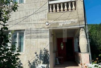 Casă cu 4 camere în Vama