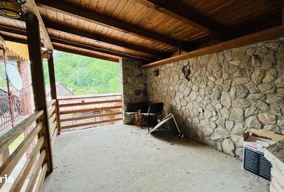 Casă cu 4 camere cu Teren 240 Mp în Central