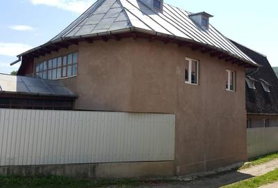 Casă cu 3 camere în Lunca