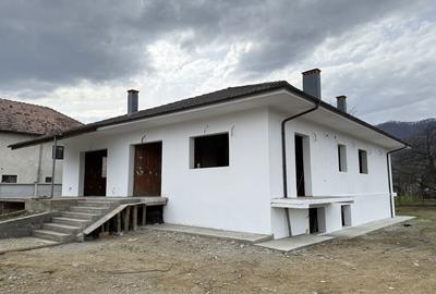 Casă cu 4 camere în Central - 1