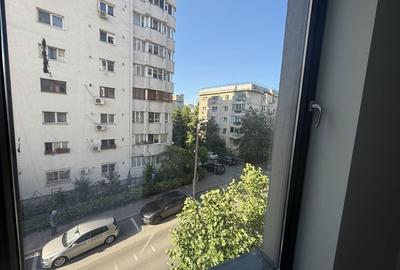 Spațiu comercial, de 90 mp, în Central - 4