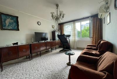 Apartament cu 3 camere semidecomandat în Militari