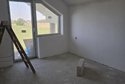 Casă cu 4 camere cu Teren 500 Mp în Oncea