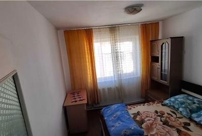 Apartament cu 3 camere semidecomandat în Central - 1