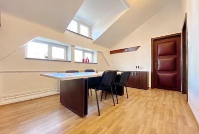 Apartament cu 5 camere decomandat în P-ța Victoriei - 2