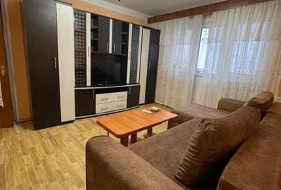 Apartament cu 3 camere semidecomandat în Banca Națională