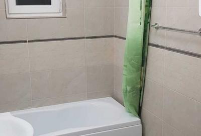 Garsonieră decomandată în Roșu