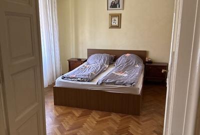 Casă cu 4 camere în Central - 2