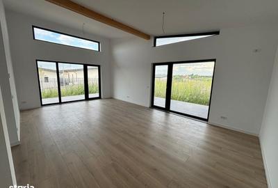 Casă cu 3 camere în Rahova