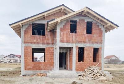 Casă cu 4 camere cu Teren 500 Mp în Sânmartin