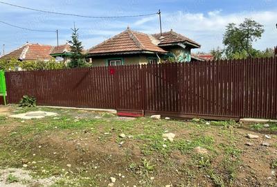 Casă cu 2 camere cu Teren 1411 Mp în Lipia