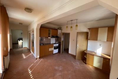 Casă cu 5 camere cu Teren 208 Mp în Iris
