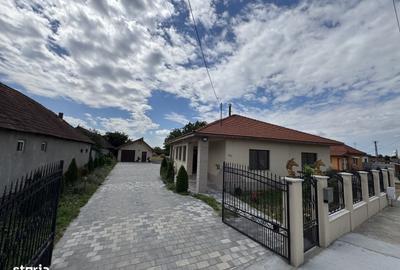Casă cu 3 camere în Apa