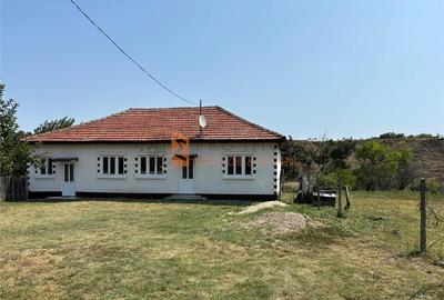 Casă individuală cu 3 camere cu Teren 1865 Mp în Poșta Câlnău