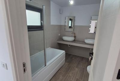 Casă cu 4 camere cu Teren 462 Mp în Central - 2