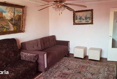 Apartament cu 3 camere decomandat în Sud