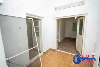 Casă cu 5 camere cu Teren 239 Mp în Babadag - 2