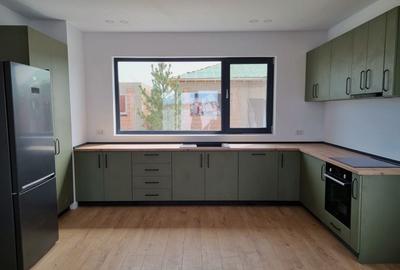 Casă cu 4 camere cu Teren 330 Mp în Tunari