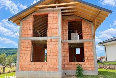 Casă cu 5 camere cu Teren 492 Mp în Baciu