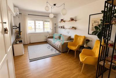 Apartament cu 4 camere decomandat în Tractorul