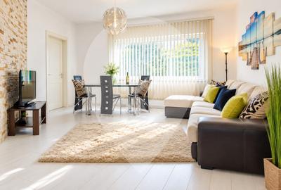 Apartament cu 3 camere semidecomandat, mobilat în Ultracentral