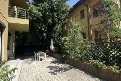 Apartament cu 3 camere semidecomandat, mobilat în Iancu Nicolae
