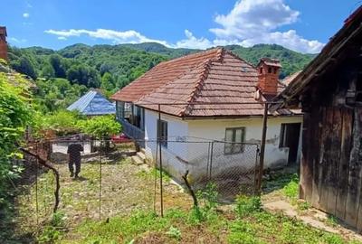 Casă cu 4 camere în Central