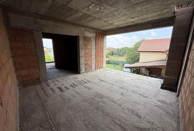 Casă cu 4 camere în Peciu Nou