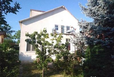 Casă cu 6 camere cu Teren 1500 Mp în Central