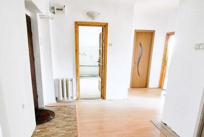 Apartament cu 3 camere decomandat în Central - 2