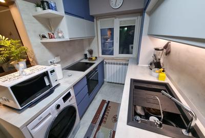 Apartament cu 4 camere semidecomandat, mobilat în CET - 20