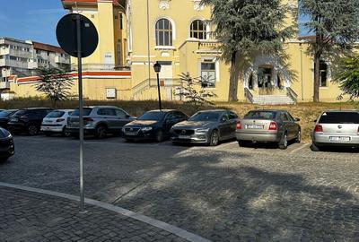 Apartament cu 4 camere decomandat în Central