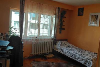 Apartament cu 3 camere decomandat în Central - 1