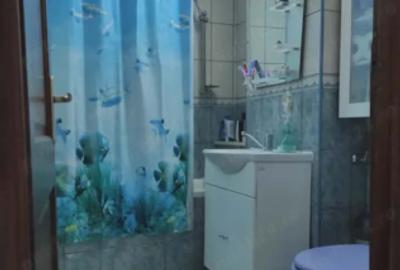 Apartament cu 3 camere semidecomandat în Micro 16