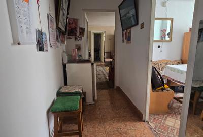 Apartament cu 3 camere semidecomandat în Micro 4 - 10