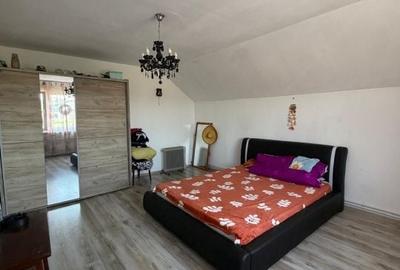Casă cu 5 camere cu Teren 300 Mp în Bariera Vâlcii