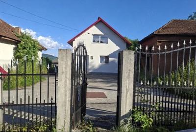 Casă cu Teren 673 Mp în Corbi
