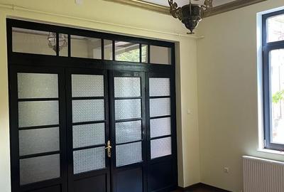 Apartament cu 4 camere semidecomandat în Central