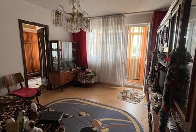 Apartament cu 4 camere semidecomandat în Craiovița Nouă - 3