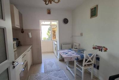 Apartament cu 2 camere decomandat, mobilat în Dacia