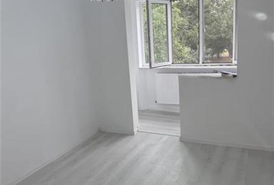 Apartament cu 3 camere semidecomandat în Tomis Nord