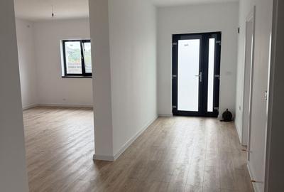 Casă cu 3 camere în Miroslava