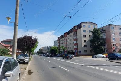Garsonieră decomandată în Girocului