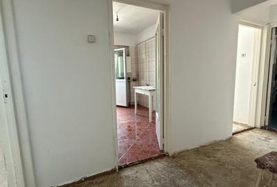 Apartament cu 3 camere decomandat în Barieră - 2