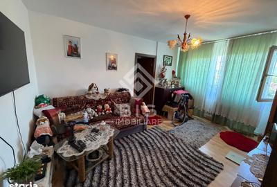 Apartament cu 3 camere semidecomandat în Decebal