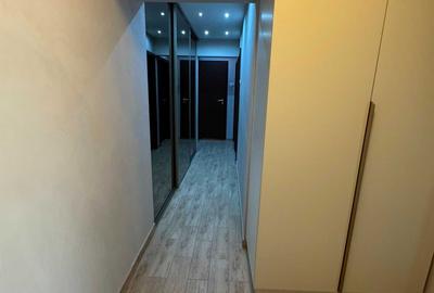 Apartament cu 3 camere decomandat în Titan